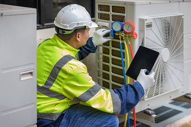 Professional Hvac technician working in Mayflower, AR